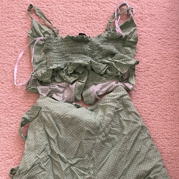 Green Polka-Dotted Crop Top and Shorts Set - Picture 5 of 6